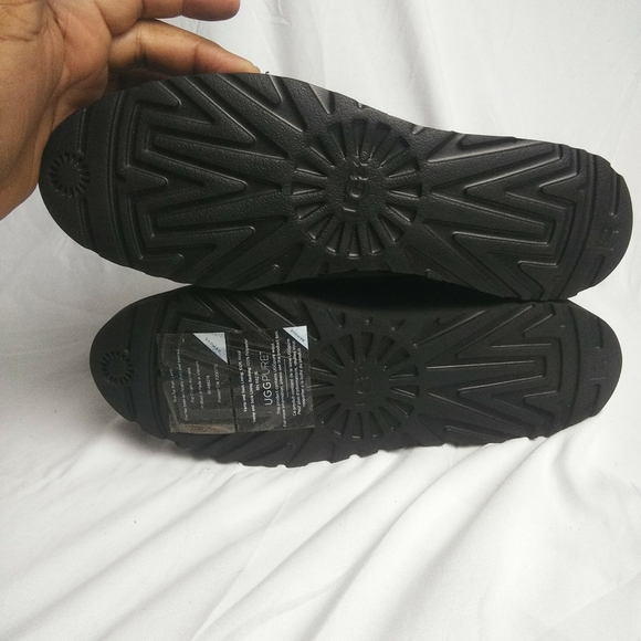 UGG Mismatched Size Glen Wedge Boot  L9 R8 - Picture 5 of 10